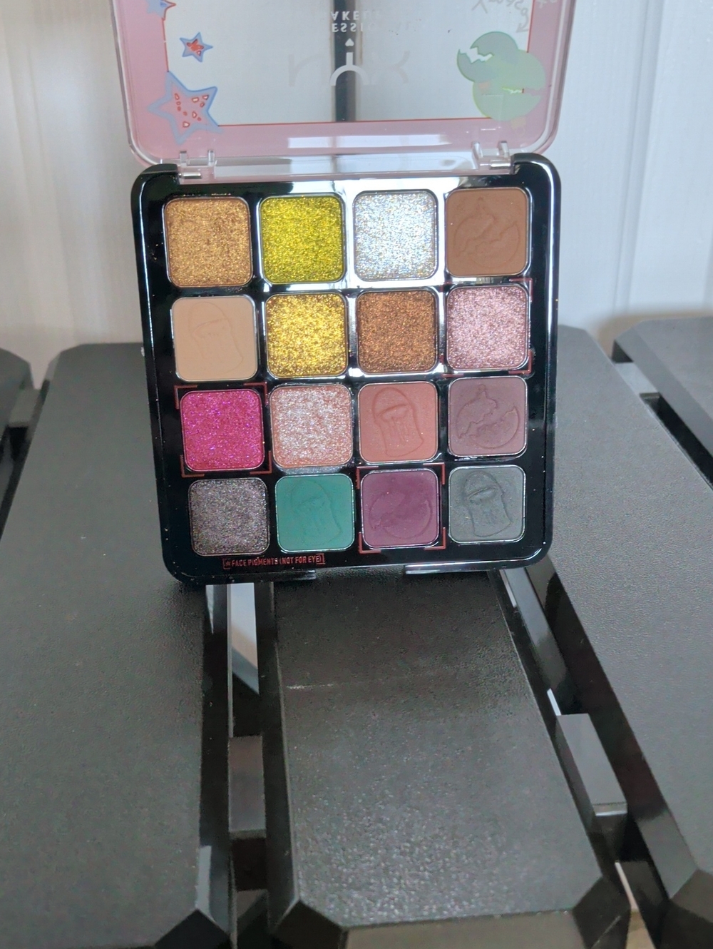 NYX x Home Alone Eyeshadow Palette